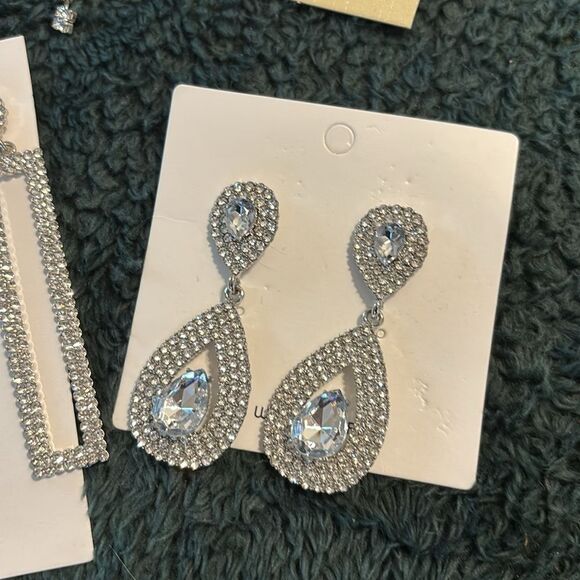 Elegant Silver Rhinestone Earring Set never worn - Picture 2 of 5